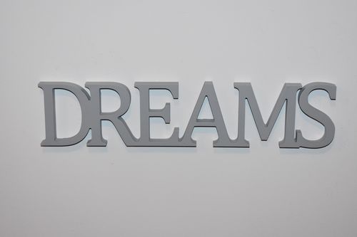Napis 3D DREAMS na Arena.pl