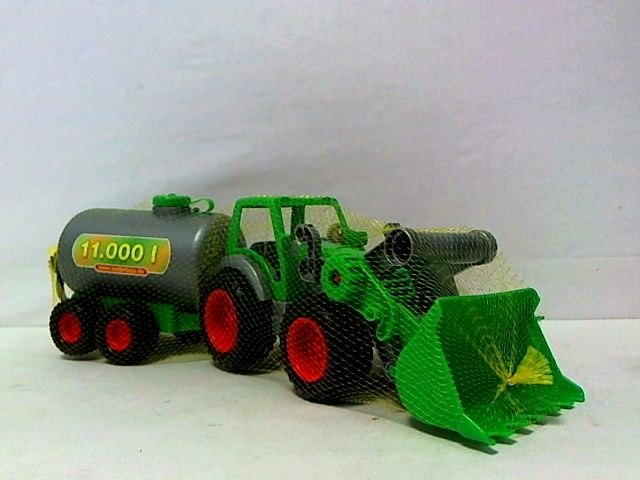 Farmer-technik traktor z cysterną w siatce 8794. zdjęcie 1