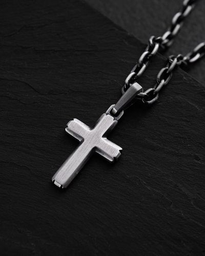 Srebrny krzyż SANDHED na Arena.pl