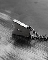 Wisiorek litera A na łańcuszku