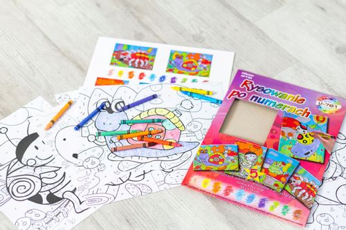 Kolorowanka obrazek rysowanie po numerach kredki na Arena.pl