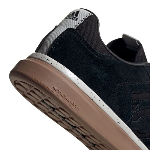 Buty adidas Sleuth M EE8893 r.46 na Arena.pl