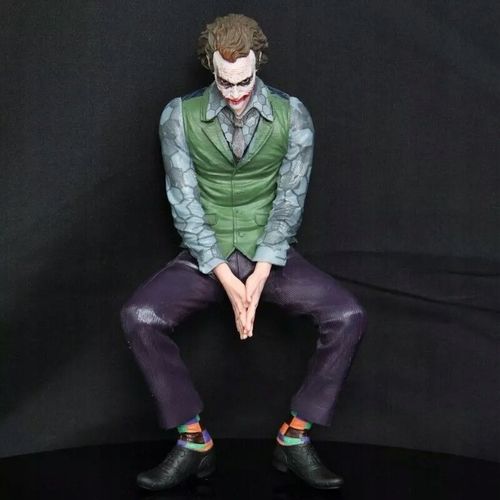 FIGURKA JOKER 27CM Z MASKĄ I PODSTAWKĄ DEKORACJA DO SAMOCHODU I PÓŁKI na Arena.pl