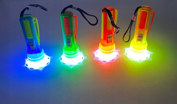 ZESTAW 4 SZTUK MINI LATARKA LED zdjęcie 9