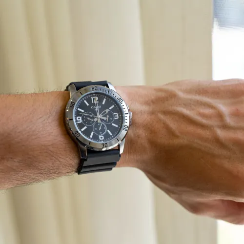 ZEGAREK MĘSKI CASIO MTP-VD300-1B + BOX na Arena.pl