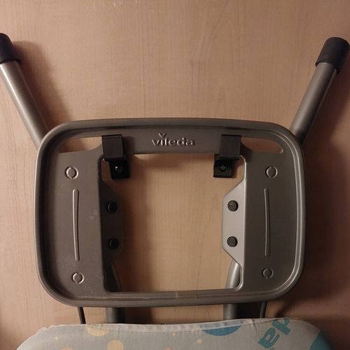 Wieszak na deskę do prasowania, uchwyt na deskę BIAŁY na Arena.pl