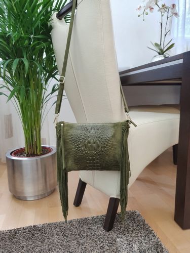 VERA PELLE torebka zamszowa listonoszka boho z frędzlami V001 oliwkowa na Arena.pl