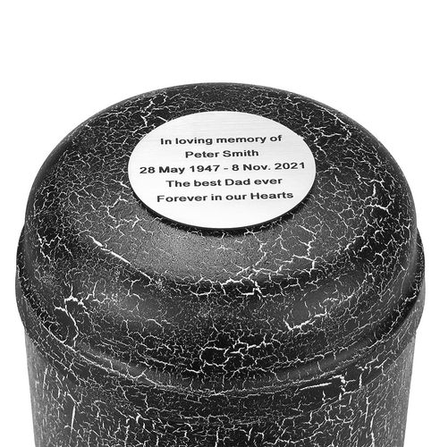 Czarna metalowa urna kremacyjna na prochy dorosłych  / Plakietka na Arena.pl