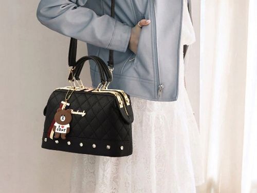 CZARNA TOREBKA Ramię Klasyczna PIKOWANA MIŚ Złote Dodatki Kuferek na Arena.pl