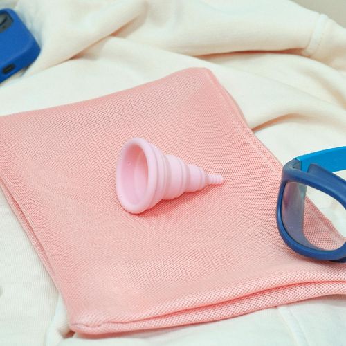 kubeczek menstruacyjny lily cup compact a intimina na Arena.pl