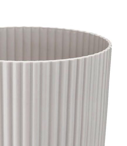 Doniczka plastikowa z podstawką osłonka 16 cm matowa beżowa prążkowany wzór na Arena.pl