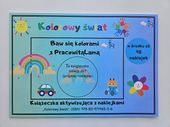 Książeczka Aktywizująca "Kolorowy świat" z naklejkami i kredkami w zestawie