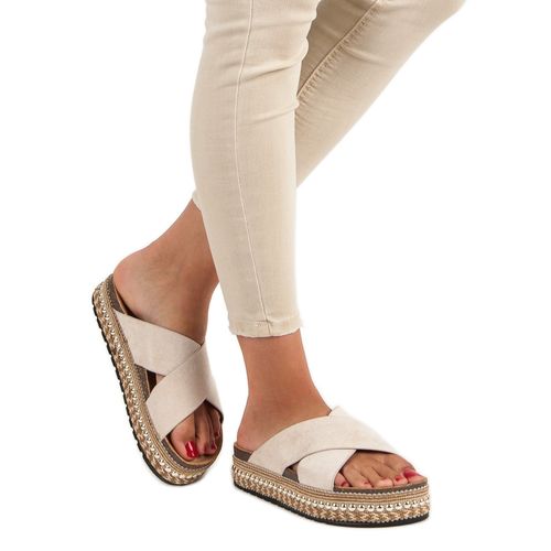 Klapki na platformie r.40 na Arena.pl