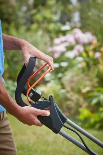 Kosiarka 33cm 2x18V 2x4Ah Black+Decker BCMW33184L2 na Arena.pl