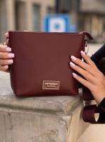 elegancka torebka damska w kolorze burgundu