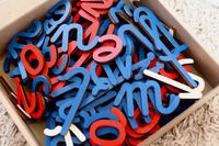 Ruchomy alfabet Montessori litery drewniane 102 szt dla dzieci