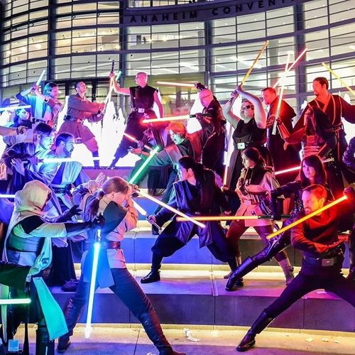 ZABAWKOWY MIECZ ŚWIETLNY ŚWIECĄCY Z DŹWIĘK 14 KOL na Arena.pl