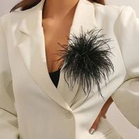 broszka z delikatnego piórka czarnego Przypinka do marynarki, sukienki