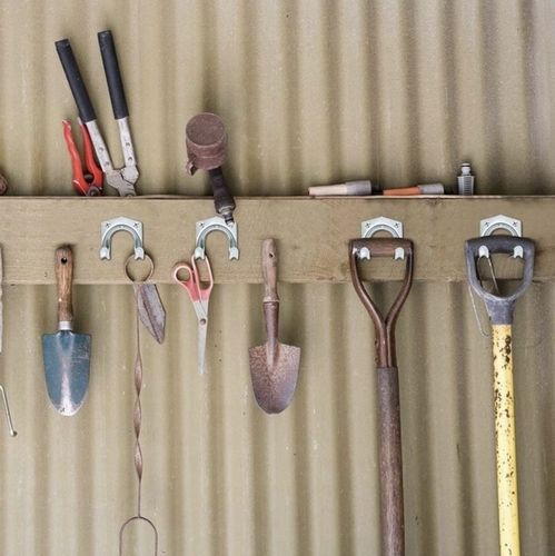 WIESZAK ŚCIENNY NA NARZĘDZIA OGRODOWE UCHWYT MIOTŁY GRABIE MOP ŁOPATE na Arena.pl