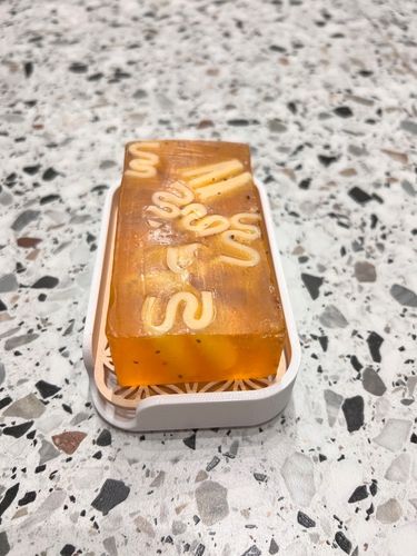 Biała mydelniczka z ociekaczem na blat – wolnostojąca i elegancka na Arena.pl