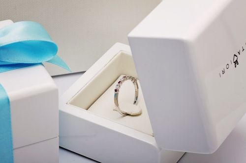 Złoty pierścionek PBD3867R - Diament na Arena.pl