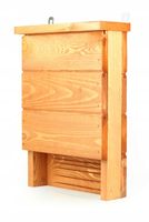 Drewniana budka skrzynka dla nietoperza Schron