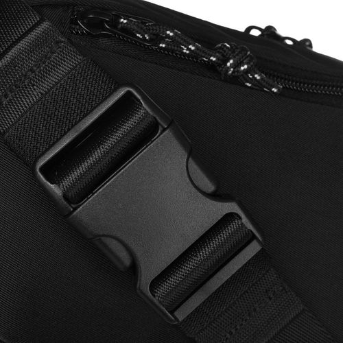 pojemna nerka męska z poliestru w czarnym kolorze zamykana suwakiem na Arena.pl