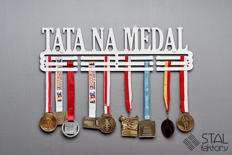 Wieszak na medale | TATA NA MEDAL #2 | 60cm | pomieści 90szt medali na Arena.pl