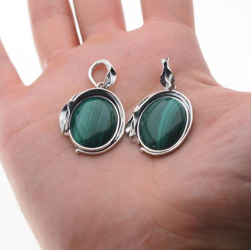 Zawieszka z owalnym malachitem w srebrze oksydowanym na Arena.pl