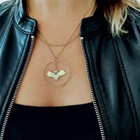 naszyjnik z nietoperzem w kole (c21/hal/02au)