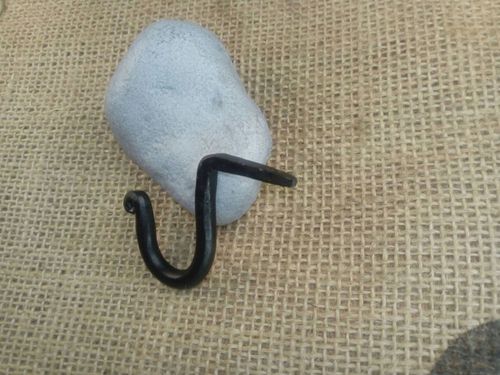 Wieszak na ubrania kuty wbijany na Arena.pl