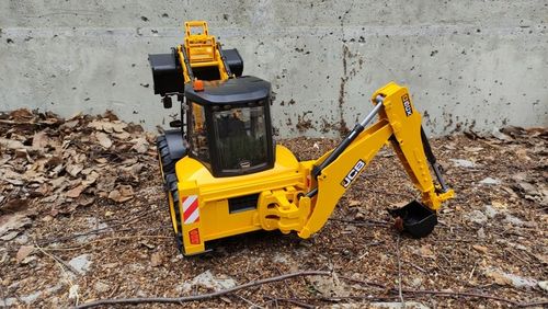 Duży model Koparko - Ładowarka JCB 5CX eco - Ruchome Części - Bruder 02454 na Arena.pl