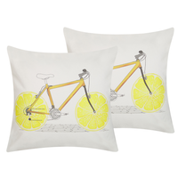 Zestaw 2 poduszek dekoracyjnych z motywem roweru 45 x 45 cm wielokolorowy RUSCUS