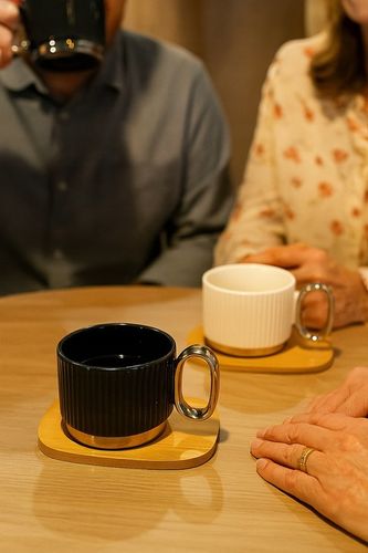 Zestaw 2 filiżanek do kawy w ozdobnym pudełku na prezent podstawki bambus na Arena.pl
