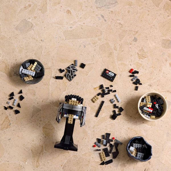 LEGO Star Wars 75415 Hełm Kylo Rena zdjęcie 8