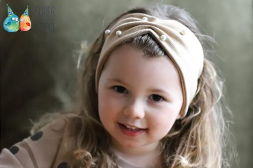 Pupill PEARL szeroka opaska prążkowana perełki pudrowy róż 52-54 na Arena.pl