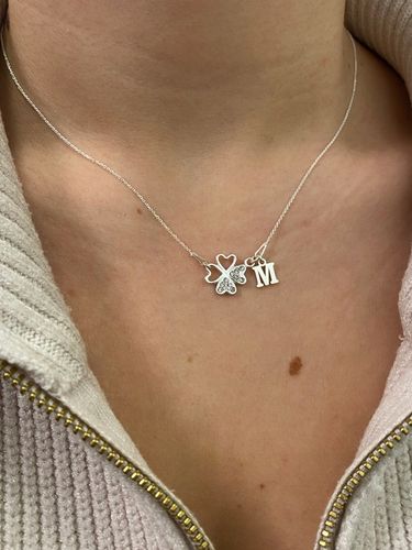 Srebrny naszyjnik koniczynka cyrkonia litera LITERKA PUDEŁKO SREBRO 925 na Arena.pl