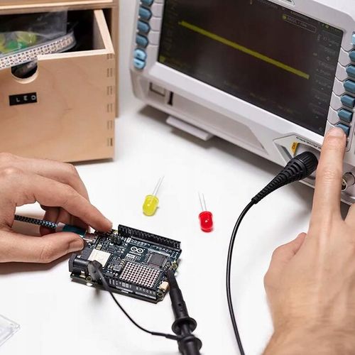 Mikrokontroler Arduino UNO R4 WiFi oryginał ABX00087 wyświetlacz 12x8 USB-C na Arena.pl