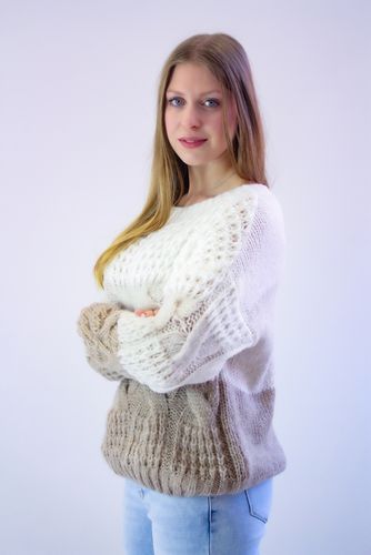 Sweter z Bufiastymi Rękawami w Warkocze Kremowo-Beżowo-Biały UNI na Arena.pl