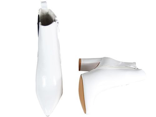 Białe lakierowane botki damskie na obcasie na Arena.pl