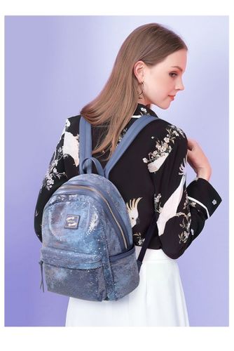 Błyszczący niebieski plecak na Arena.pl