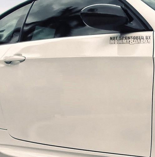 Naklejka na Samochód Nie sponsorowane przez Mamę i Tatę ! Mami synek Pizduś na Arena.pl