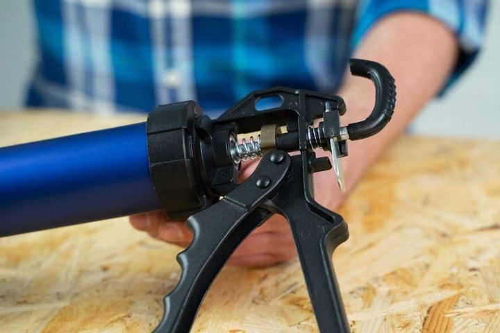 Pistolet wyciskacz do silikonu mas uszczelniacza klejów 600ml MOCNY zdjęcie 3