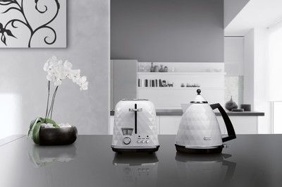 Czajnik DeLonghi KBJ2001.W na Arena.pl