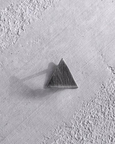 Srebrny kolczyk THE ROCK na Arena.pl