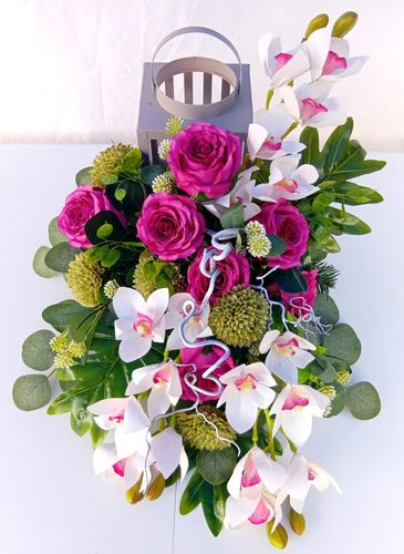 Stroik na grób z lampionem LED i orchideami białymi, elegancka dekoracja na Arena.pl