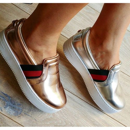 Slipony na platformie r.41 na Arena.pl