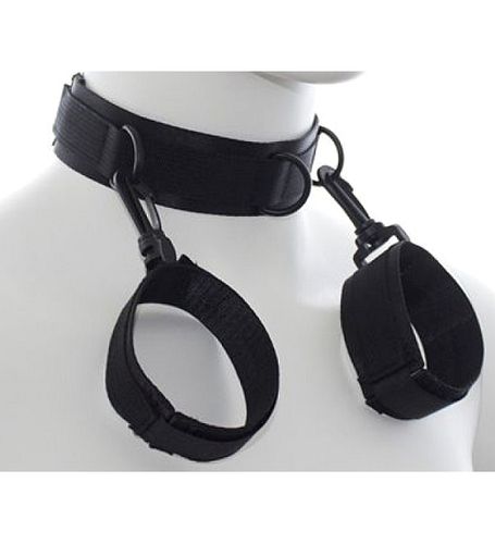 Obroża z kajdankami na Arena.pl