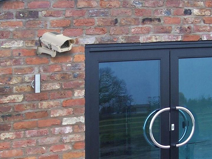 ATRAPA KAMERY CCTV SOLARNA MONITORING MIGAJĄCA DIODA LED KAMERA NA zdjęcie 7