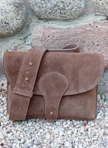 Zamszowa Torebka włoska MOKKA nerka listonoszka MAXI DUŻA WERSJA Pelle na Arena.pl